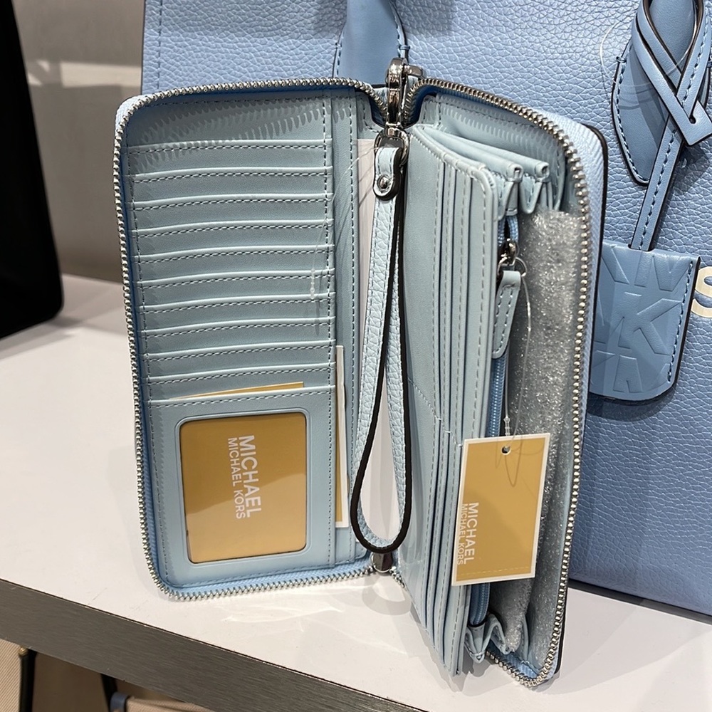 Brand New with Tag authentic Michael Kors Jet Set Travel Large Trvl CONTINENTAL - Picture 9 of 16